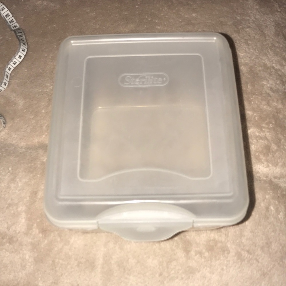 Vintage Sterilite plastic container 7x7x5”